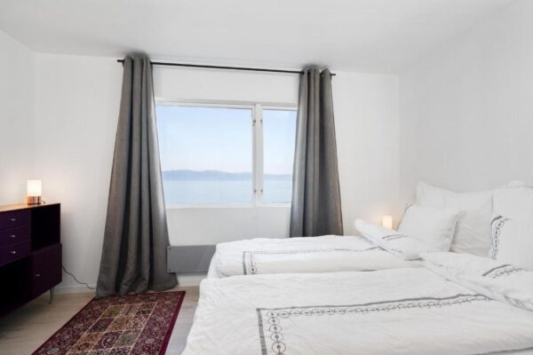 Seafront Villa - Image 13